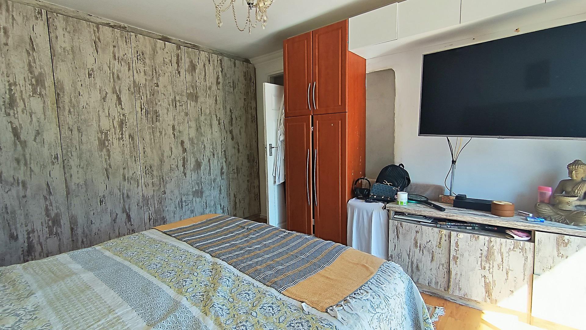 Main Bedroom - 23 square meters of property in Goodwood