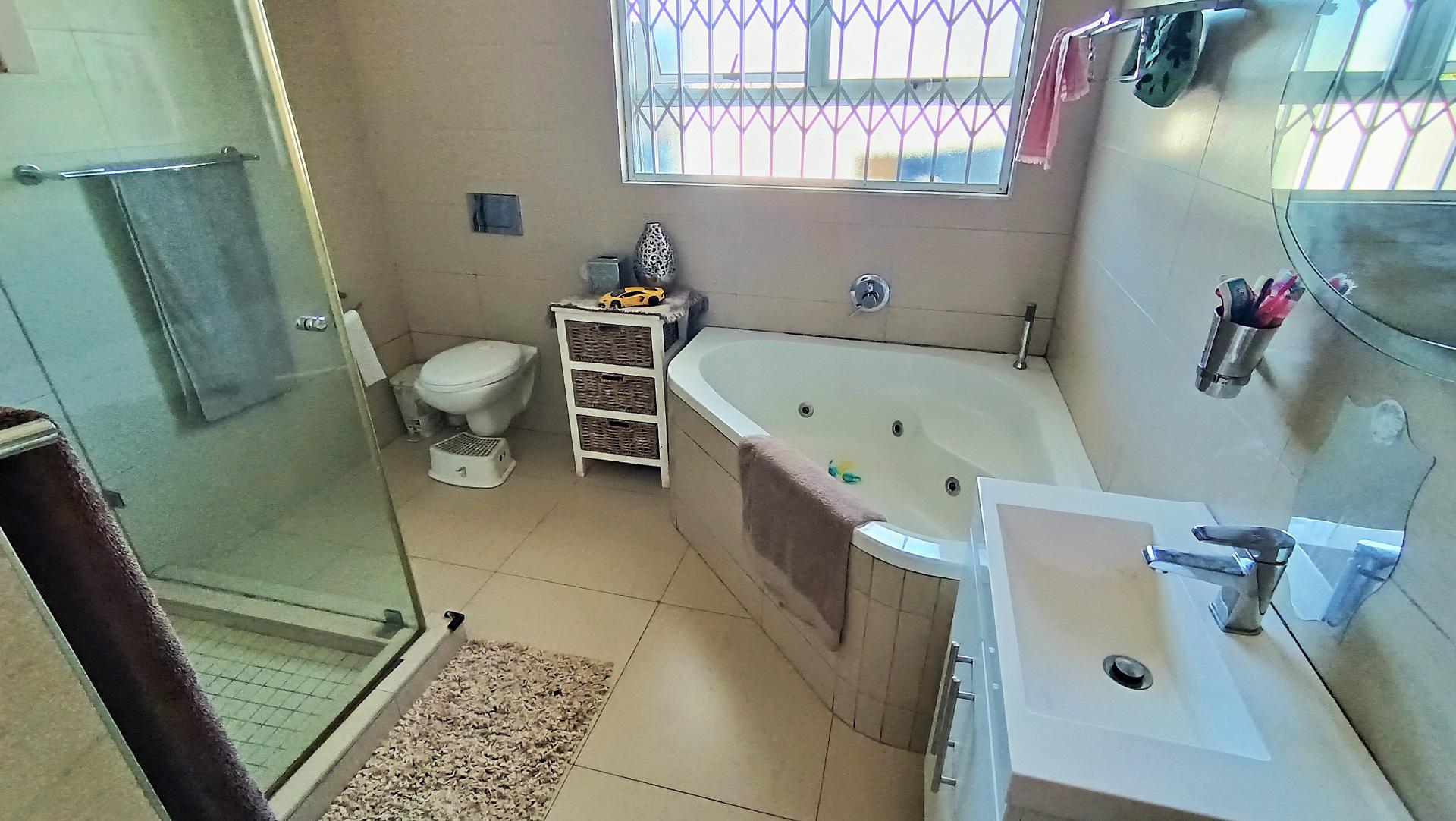 Bathroom 1 - 10 square meters of property in Goodwood