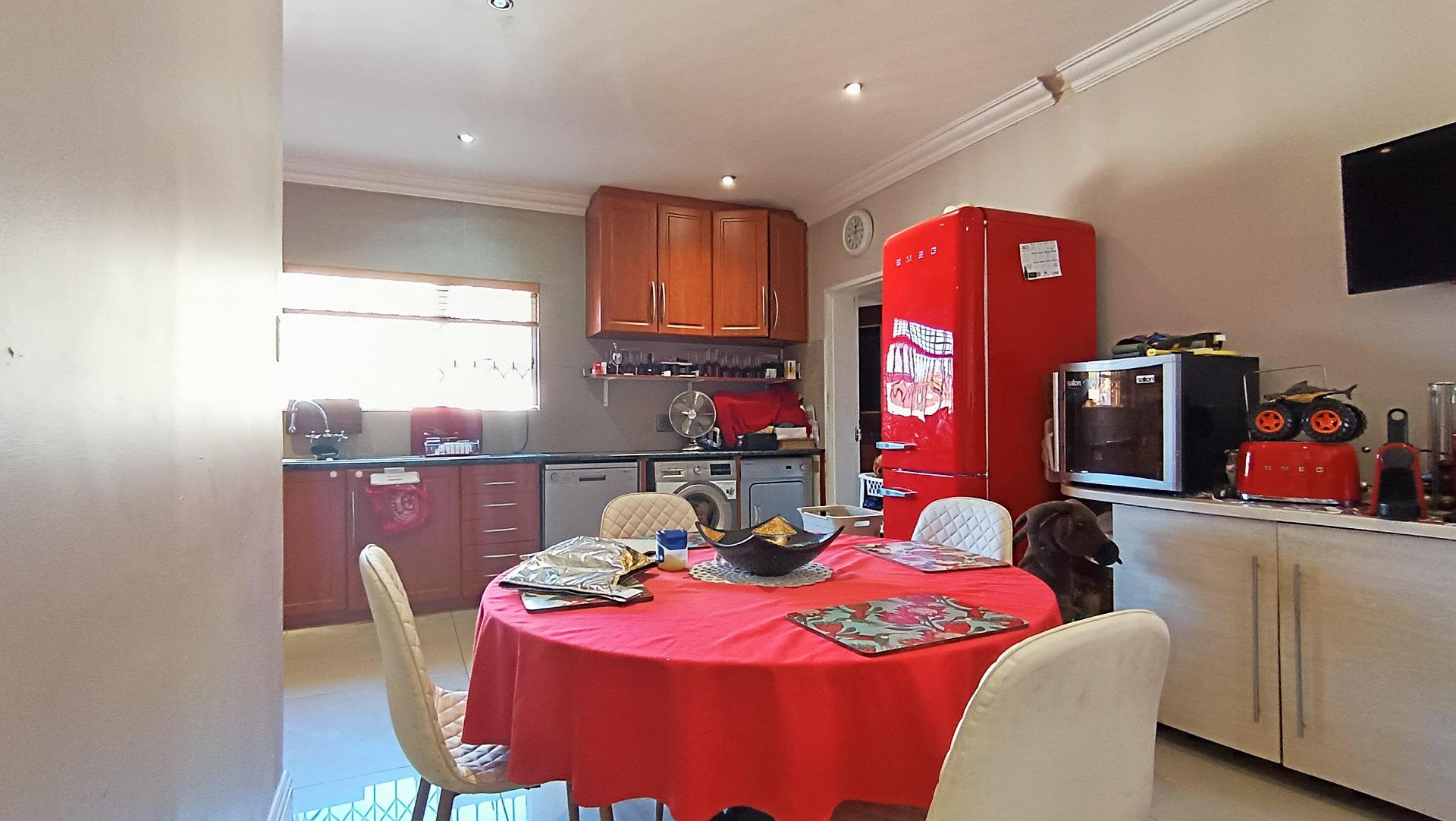 Dining Room - 11 square meters of property in Goodwood