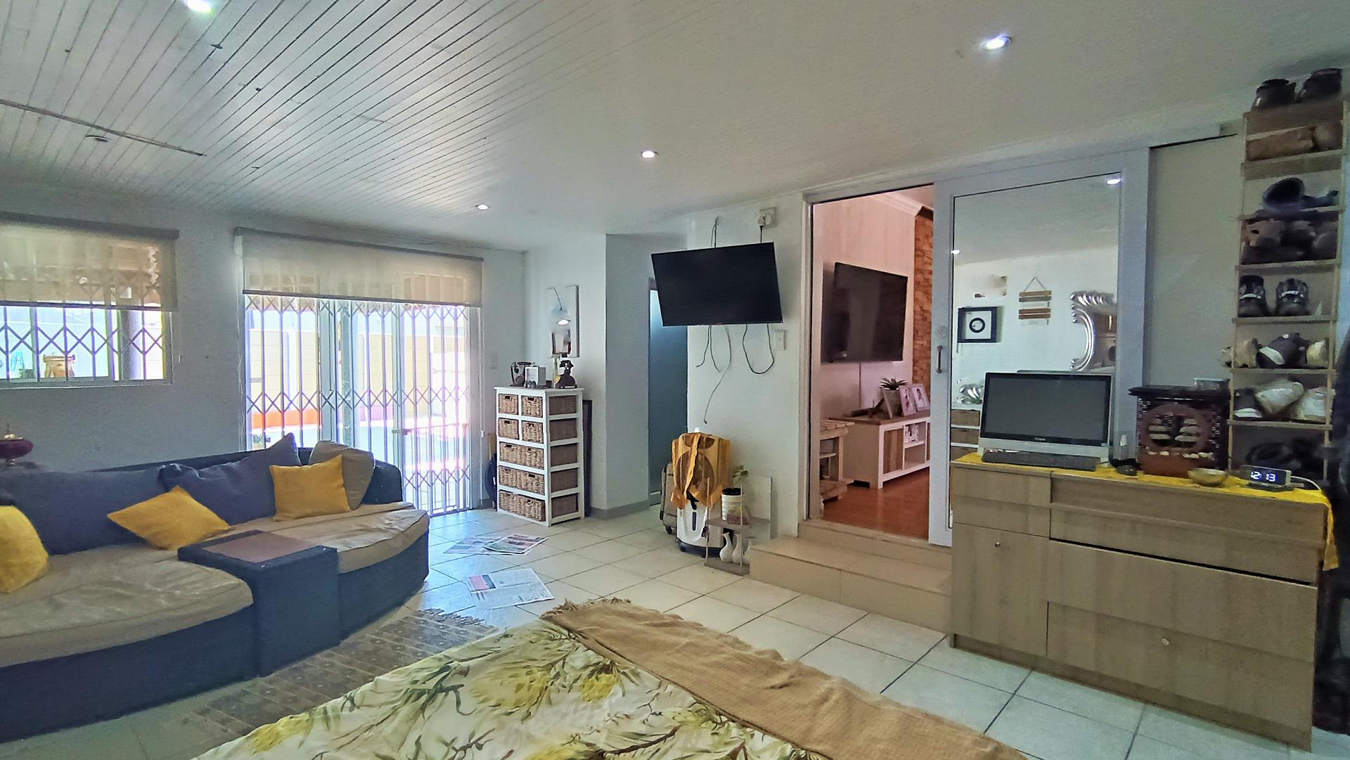 Entertainment - 38 square meters of property in Goodwood