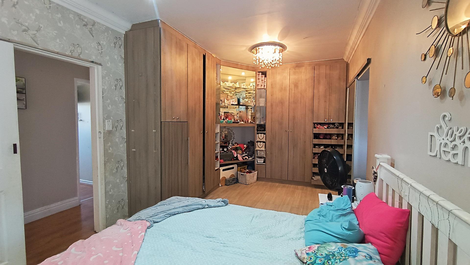 Bed Room 2 - 24 square meters of property in Goodwood