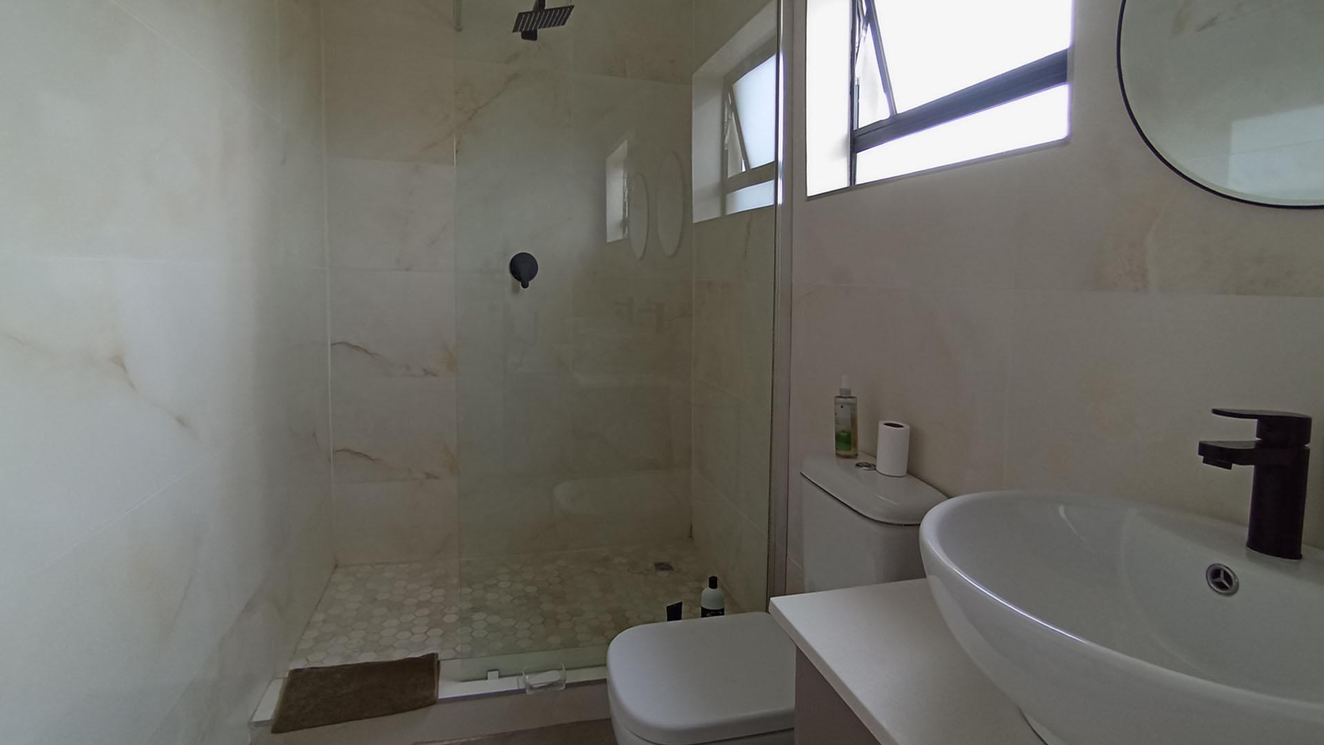 Main Bathroom - 7 square meters of property in Blue Valley Golf Estate