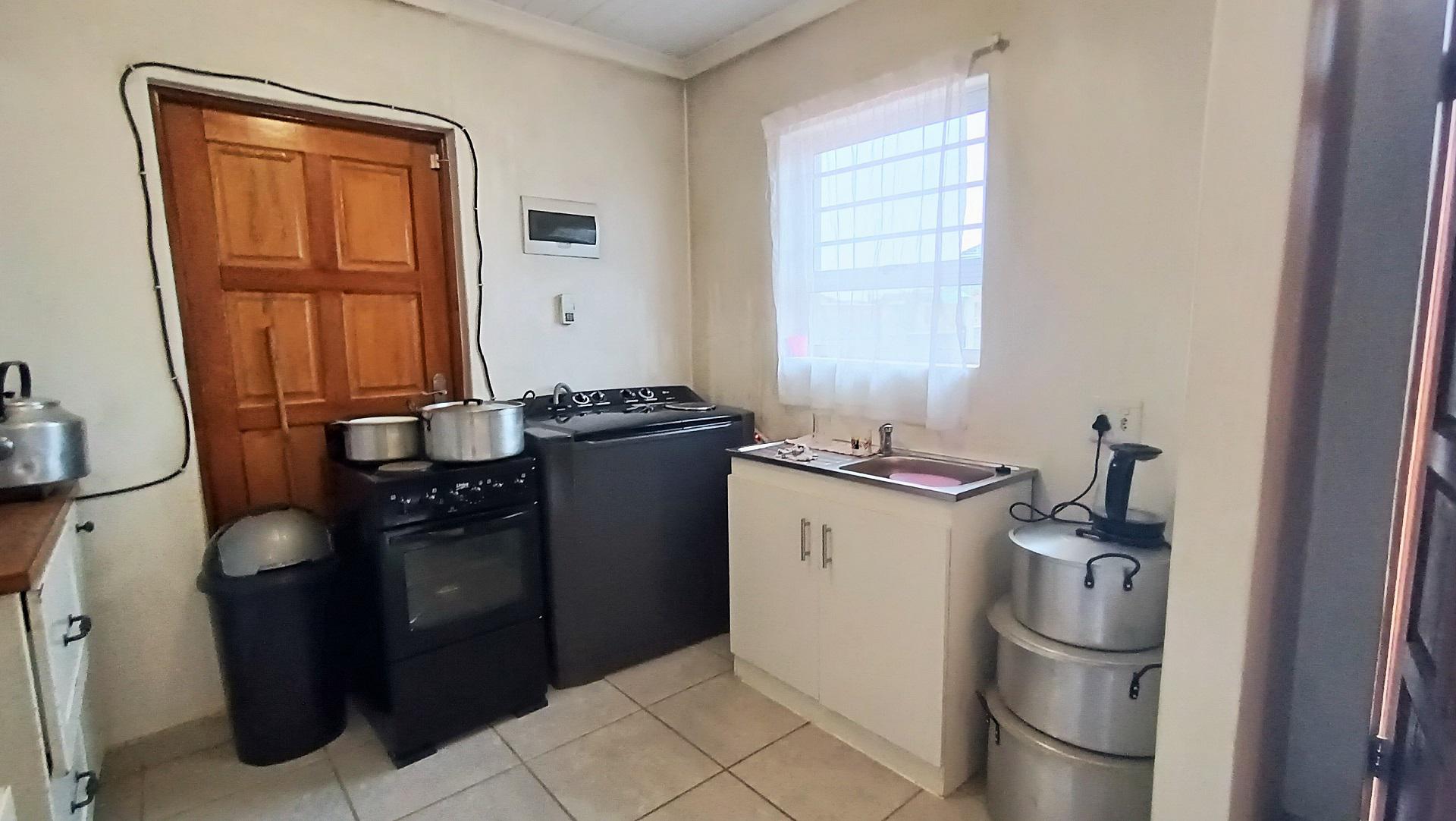 Kitchen - 8 square meters of property in Paarl