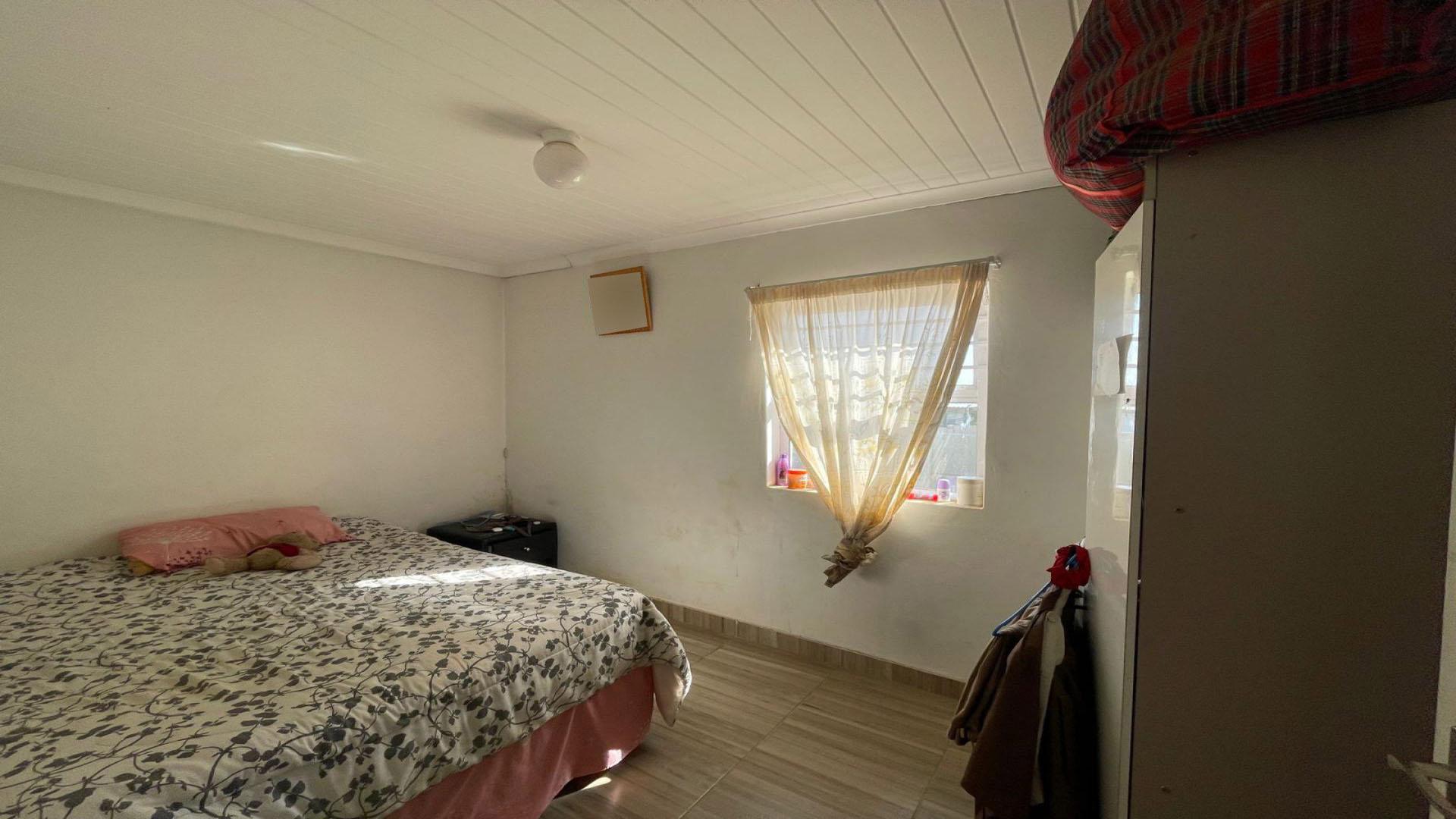 Bed Room 2 - 10 square meters of property in Paarl