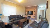 Lounges - 19 square meters of property in Paarl