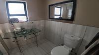 Bathroom 2 of property in Beacon Bay
