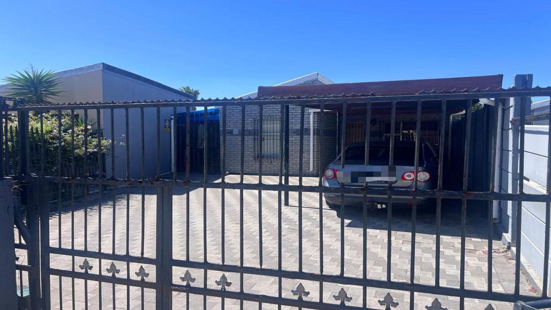 Front View of property in Montague Gardens