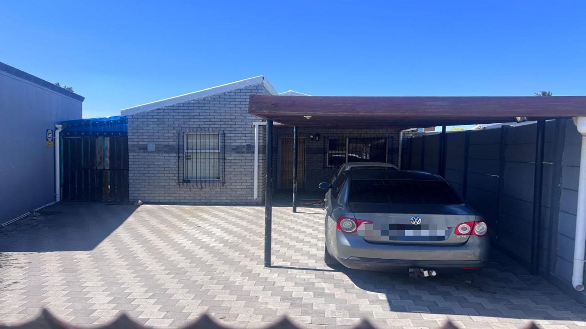 Front View of property in Montague Gardens