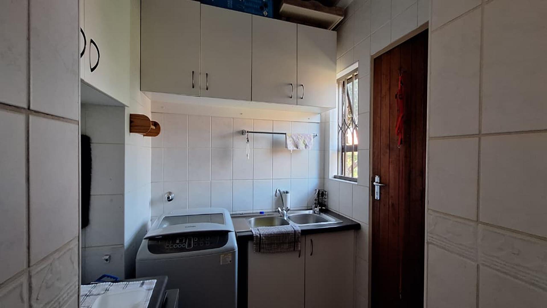 Kitchen - 15 square meters of property in Sundowner