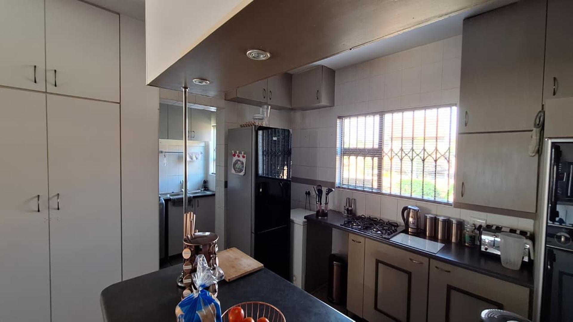 Kitchen - 15 square meters of property in Sundowner