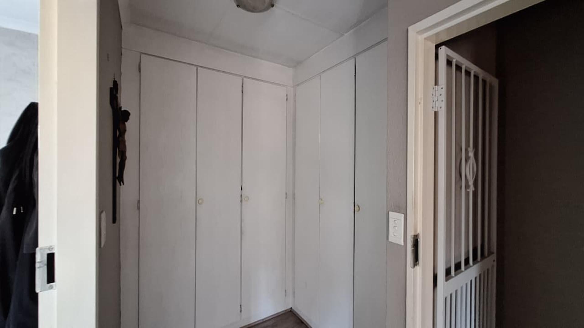 Main Bedroom - 39 square meters of property in Sundowner