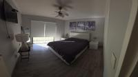 Bed Room 1 of property in Sundowner