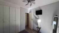 Bed Room 1 - 15 square meters of property in Sundowner