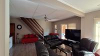 Lounges - 35 square meters of property in Sundowner