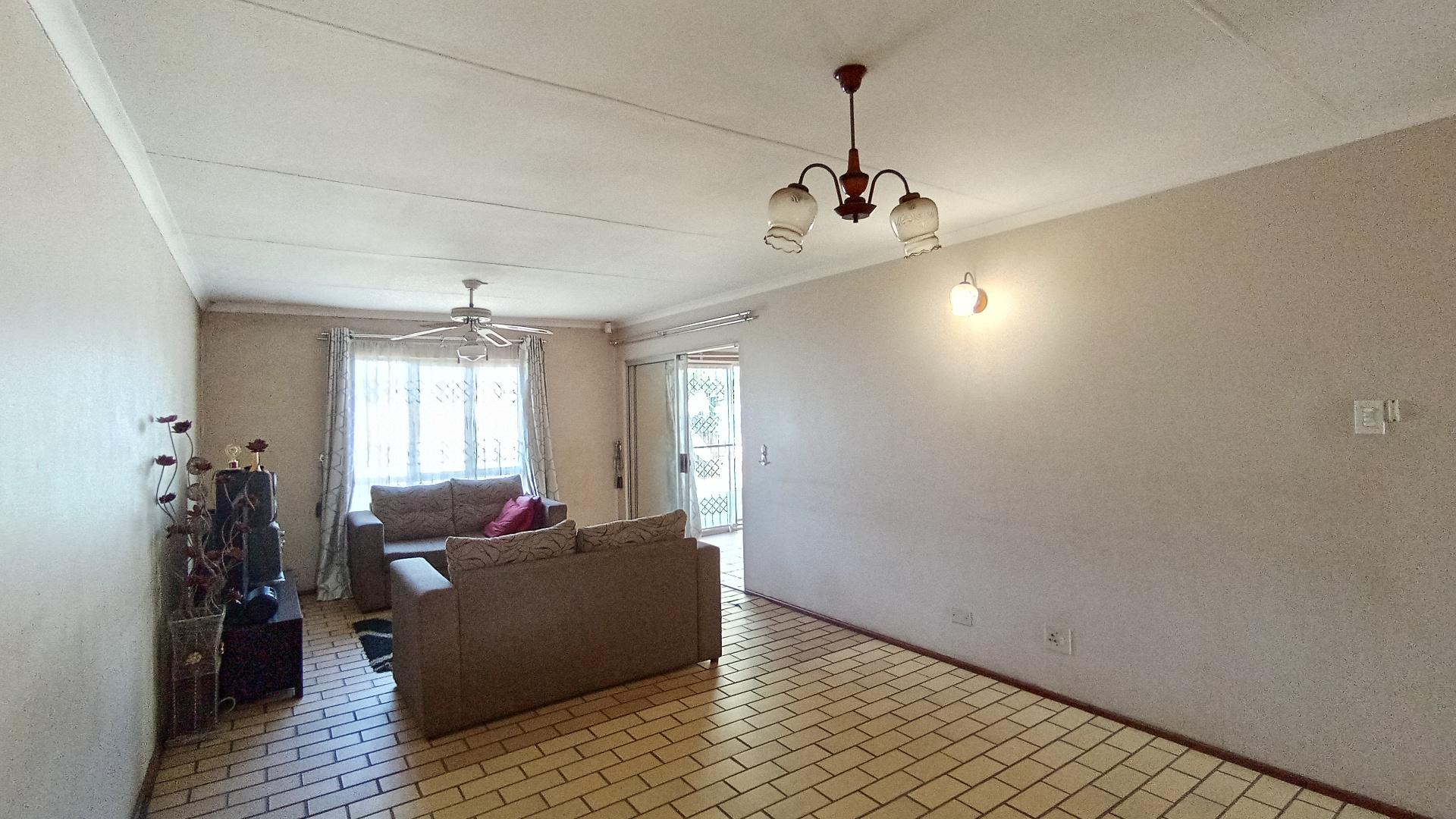 Dining Room - 14 square meters of property in Castlehill