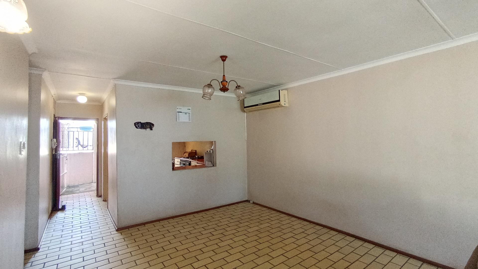 Dining Room - 14 square meters of property in Castlehill