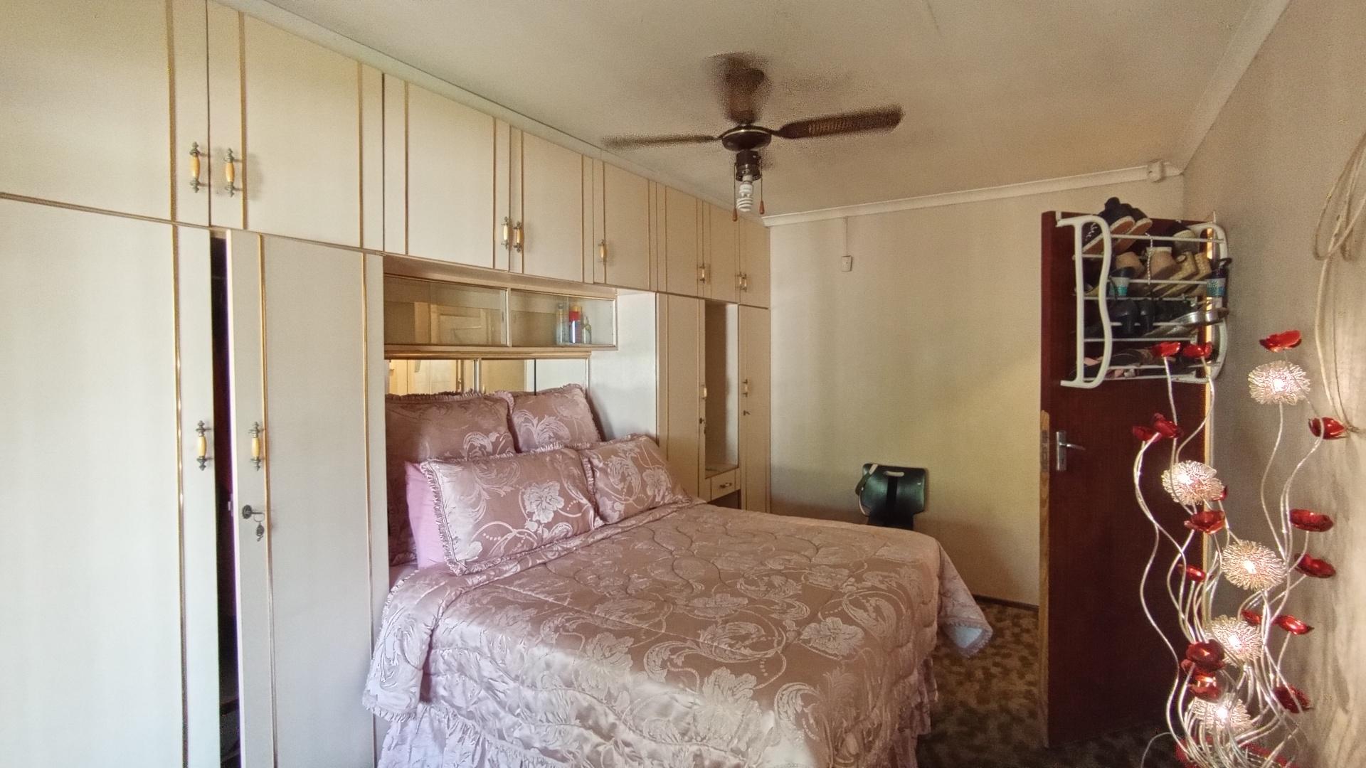 Bed Room 2 - 18 square meters of property in Castlehill