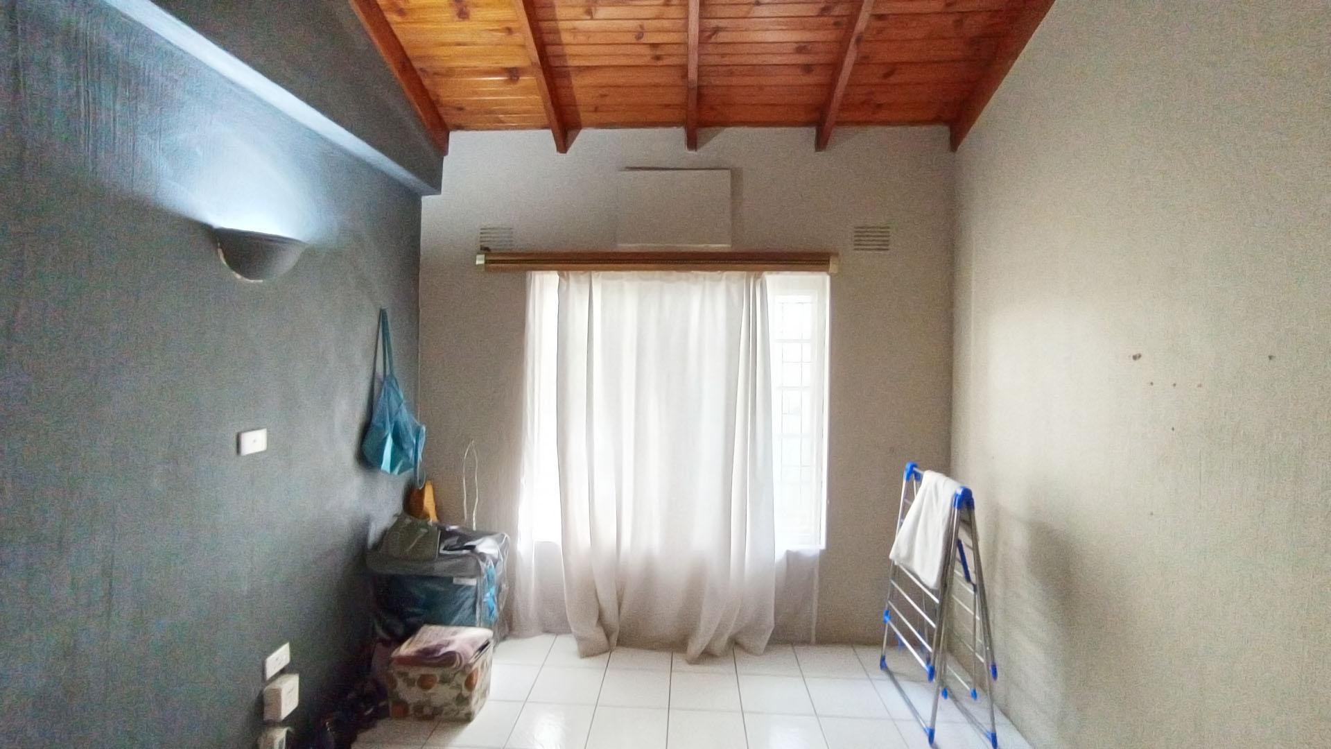 Main Bedroom - 15 square meters of property in Musgrave