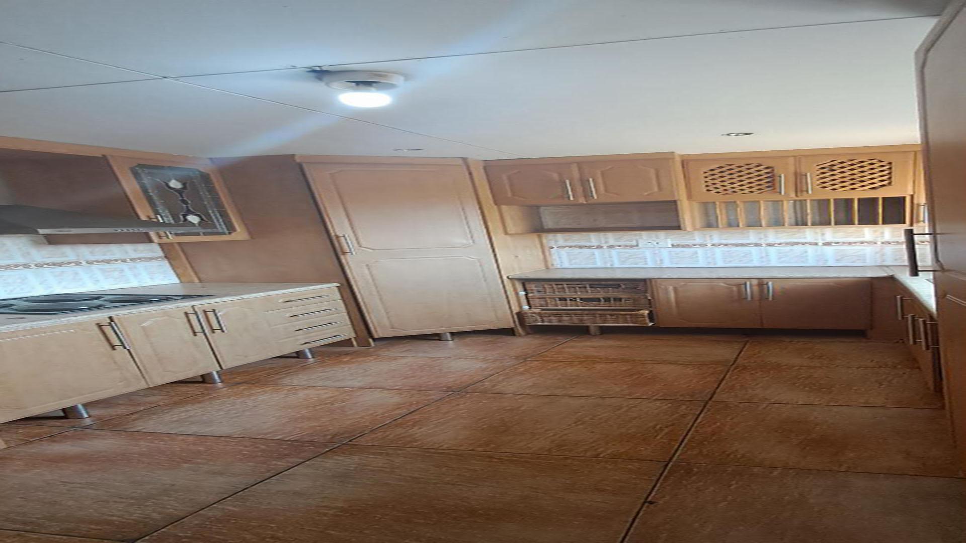Kitchen of property in Ginsberg