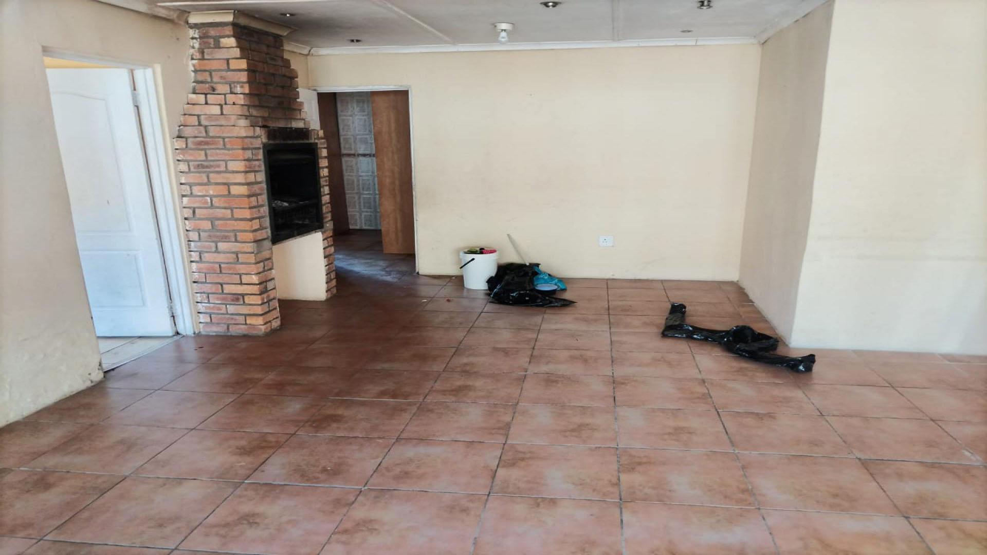 Lounges of property in Ginsberg