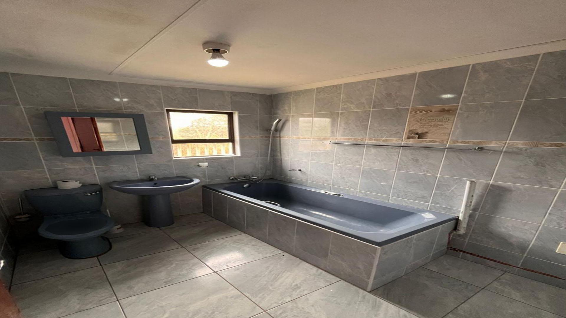 Bathroom 1 of property in Ginsberg