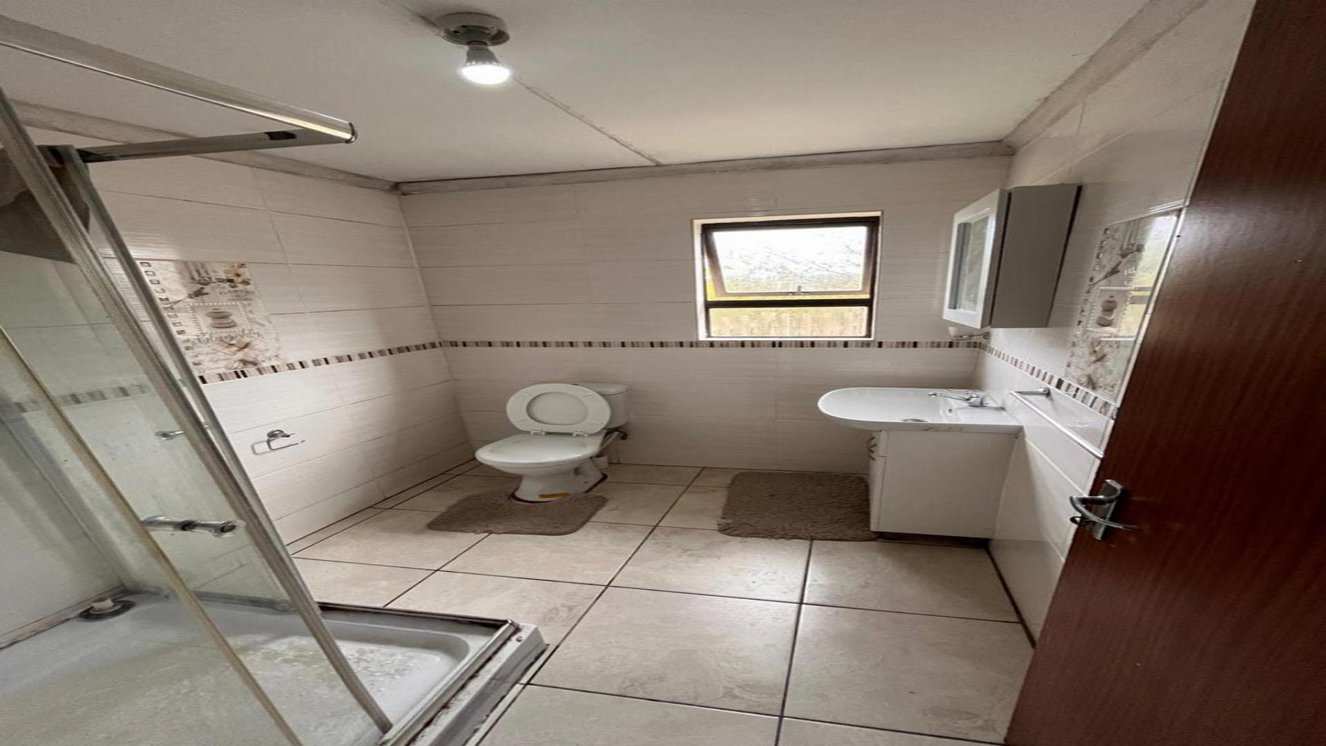 Bathroom 3+ of property in Ginsberg