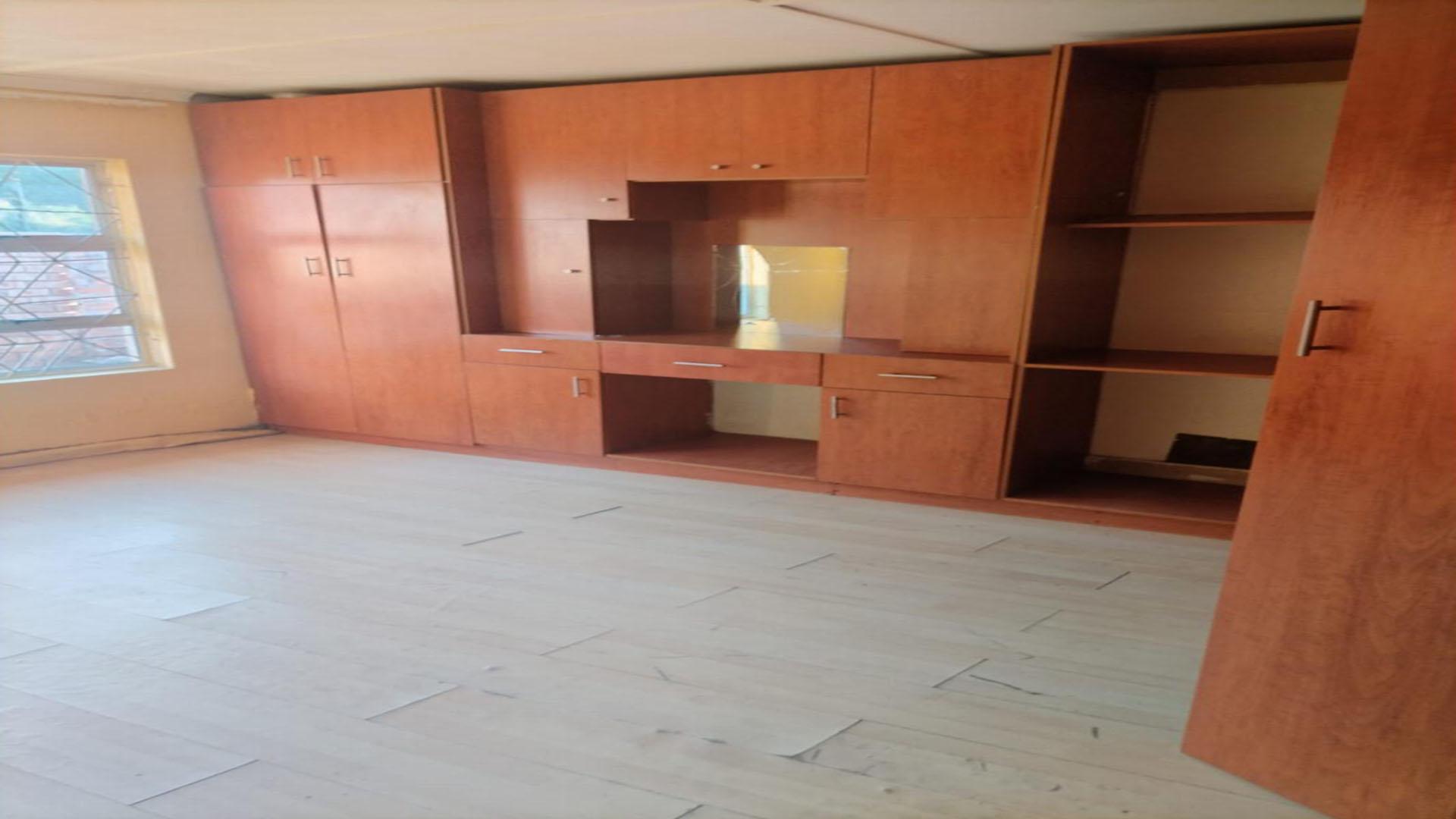 Main Bedroom of property in Ginsberg