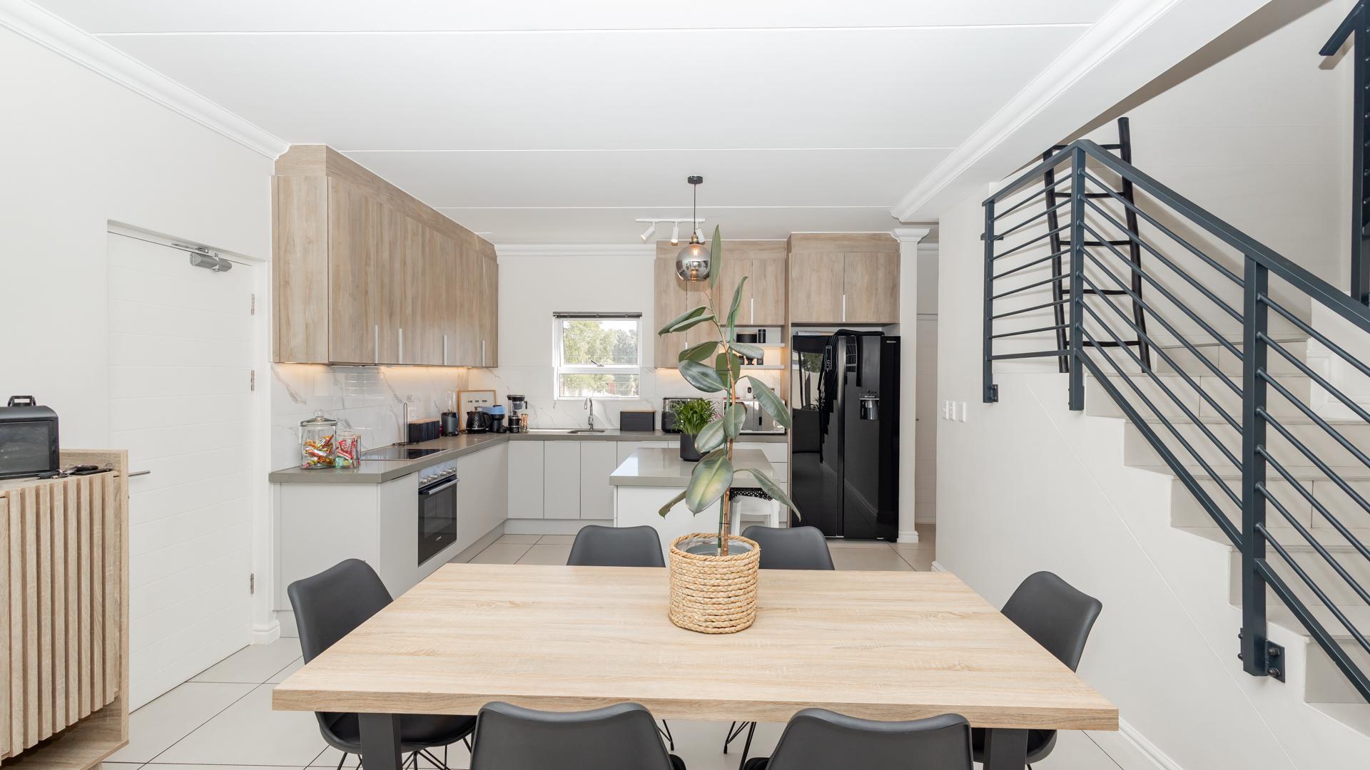 Dining Room - 12 square meters of property in Kraaifontein
