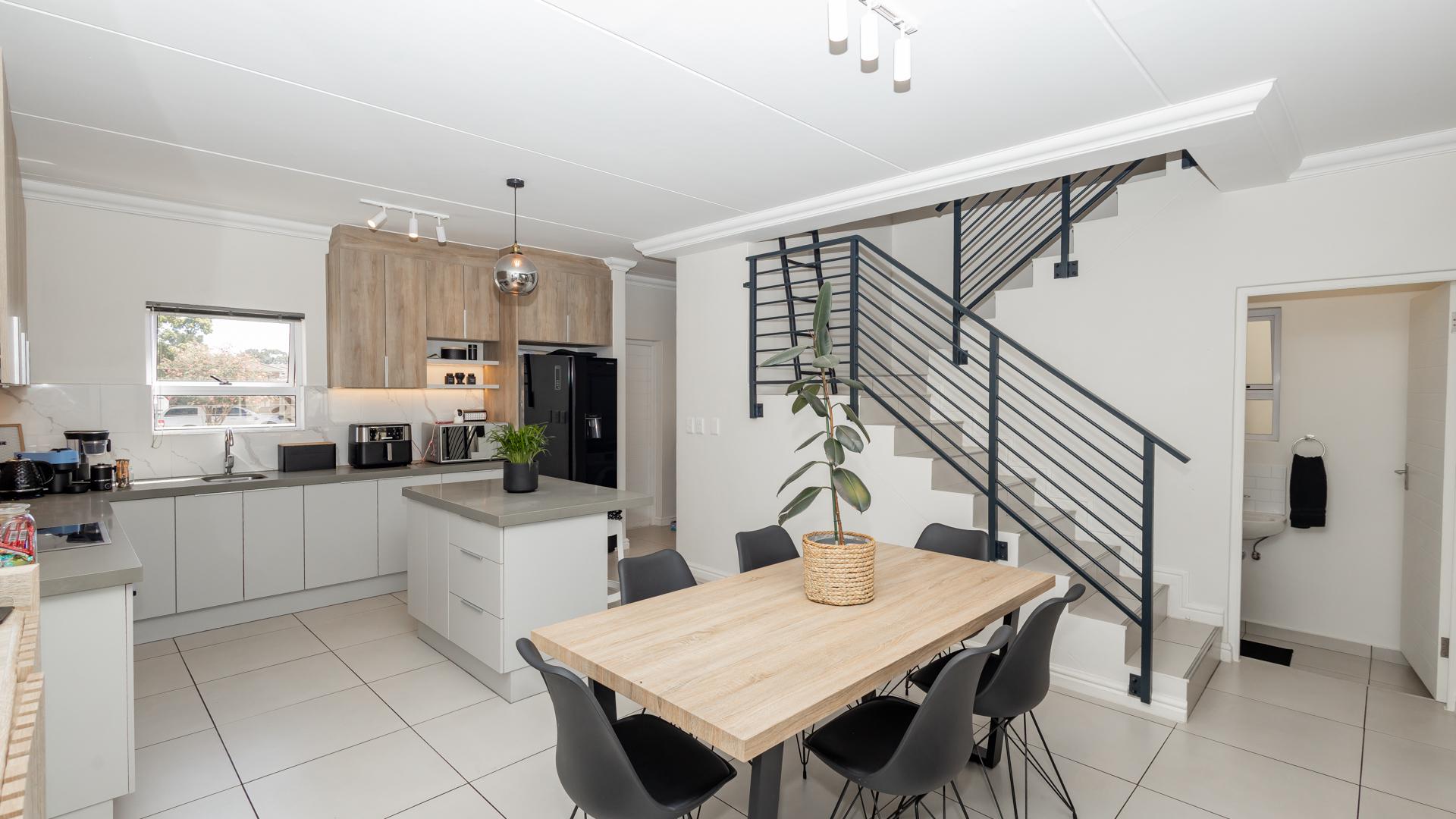 Dining Room - 12 square meters of property in Kraaifontein