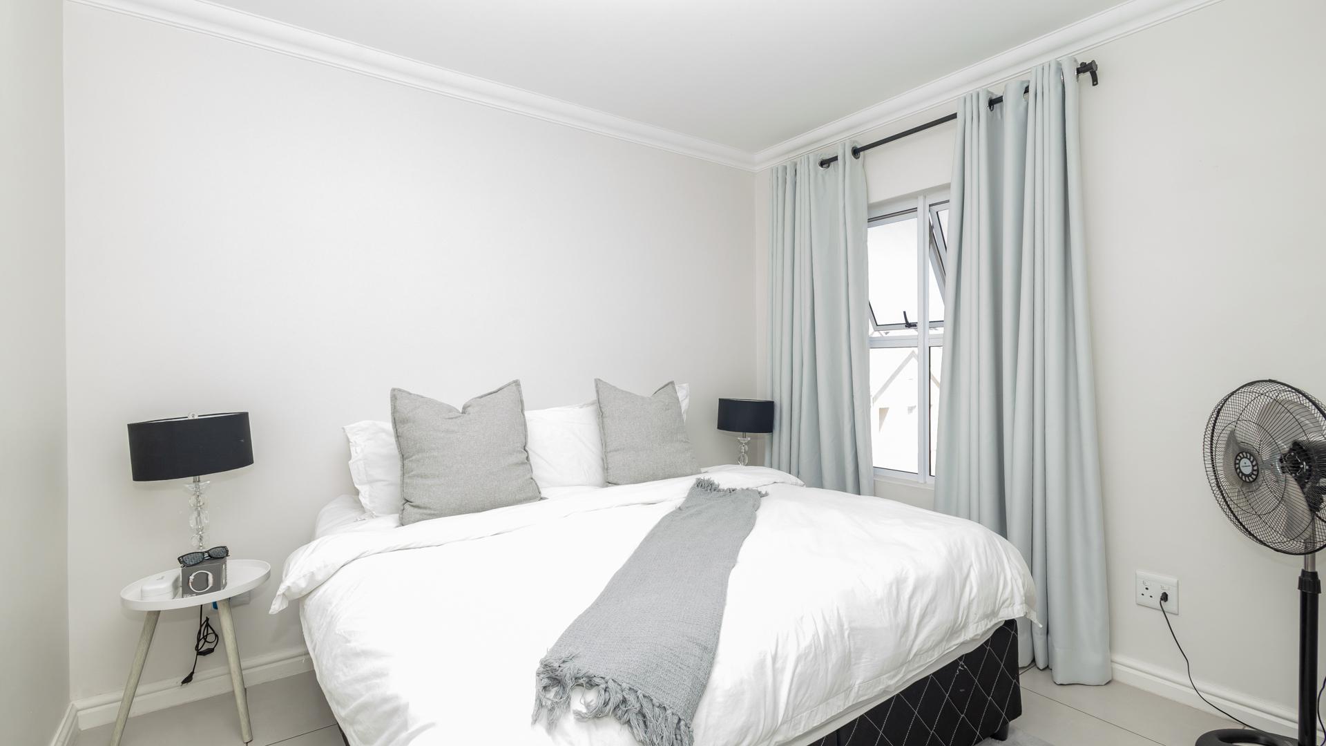 Main Bedroom - 11 square meters of property in Kraaifontein