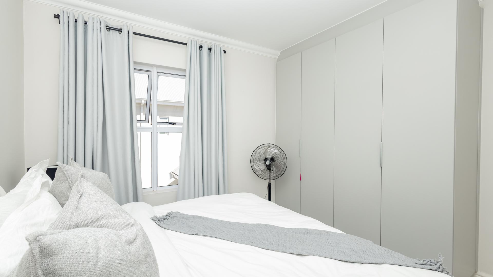 Main Bedroom - 11 square meters of property in Kraaifontein