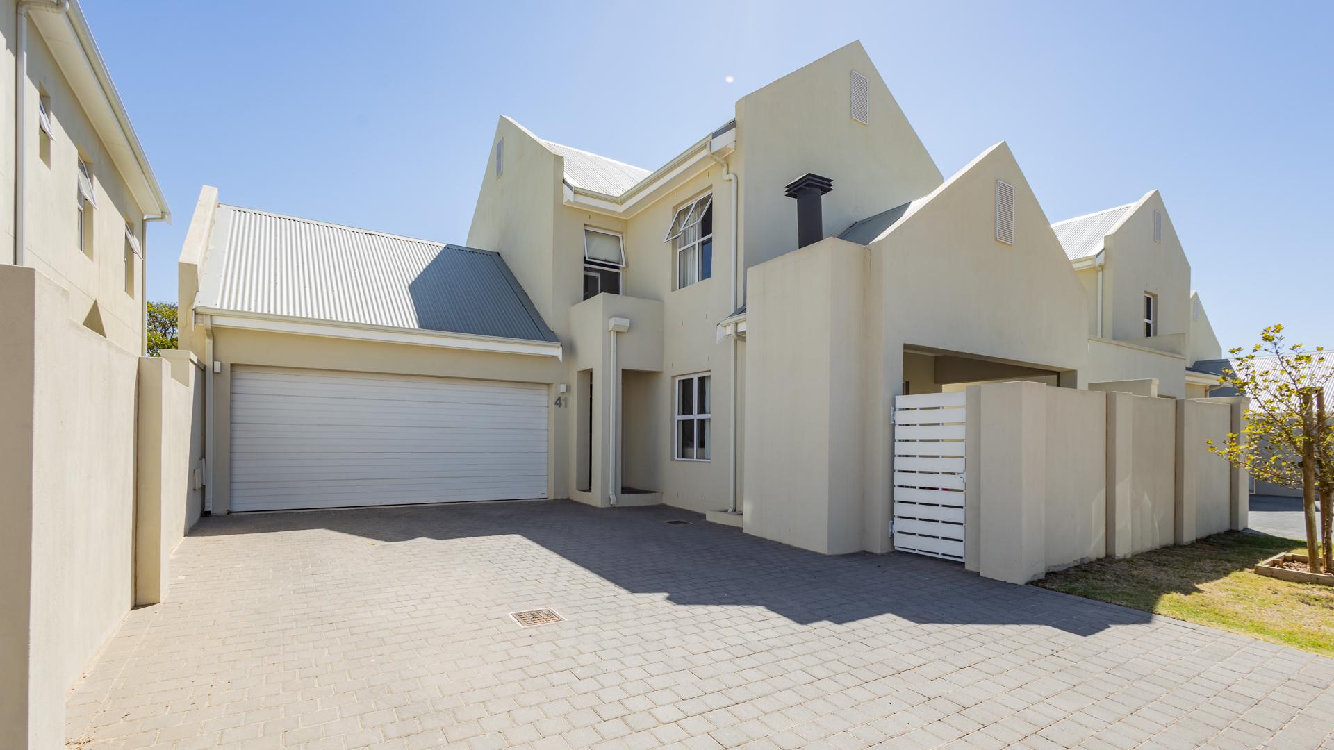Front View of property in Kraaifontein