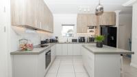 Kitchen - 13 square meters of property in Kraaifontein