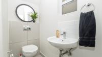 Guest Toilet - 3 square meters of property in Kraaifontein