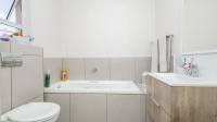 Bathroom 1 - 7 square meters of property in Kraaifontein
