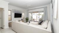 Lounges - 15 square meters of property in Kraaifontein