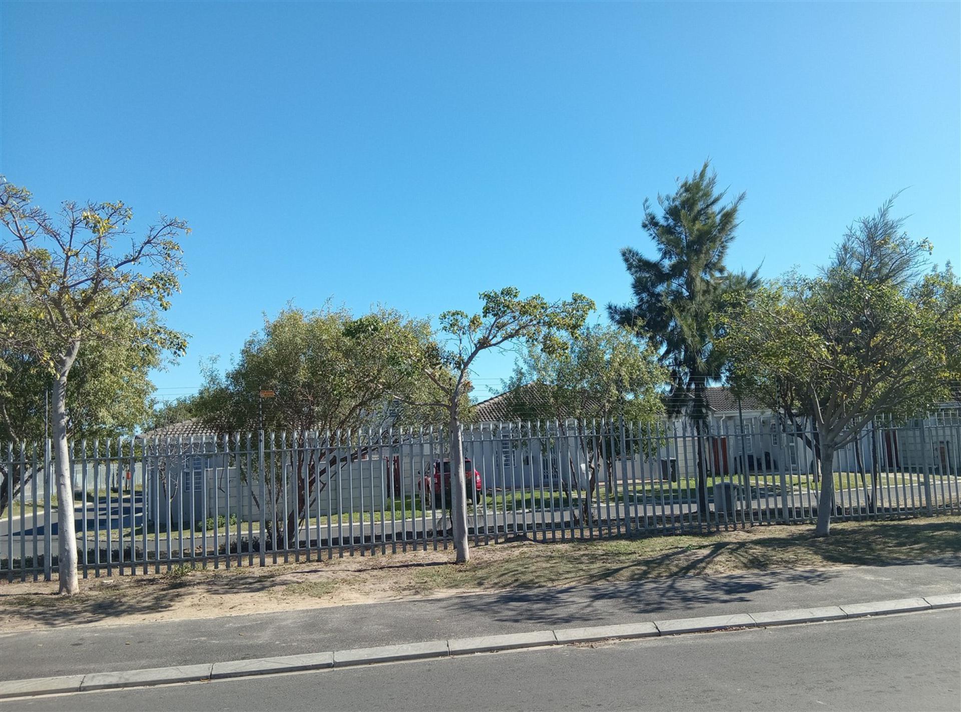 Front View of property in Blue Downs