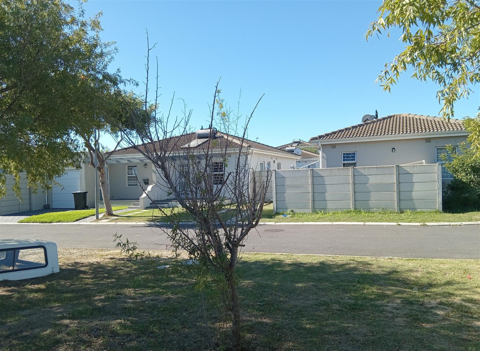 Front View of property in Blue Downs