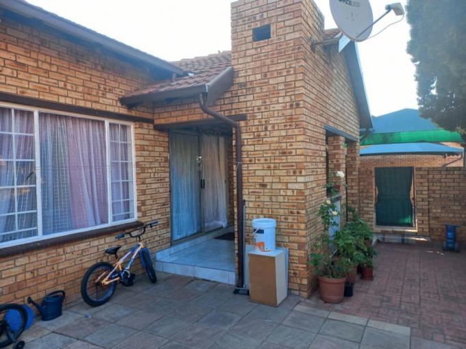 3 Bedroom Simplex for Sale For Sale in Safarituine - MR652770