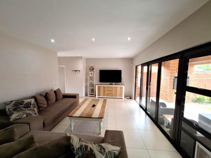 3 Bedroom Simplex for Sale For Sale in Brackenhurst - MR652785