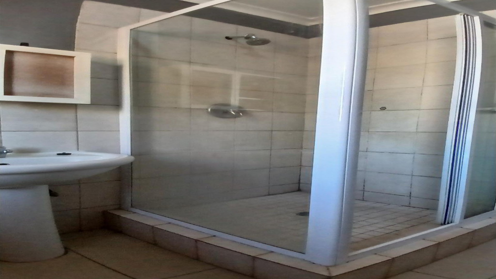 Bathroom 1 of property in Chantelle