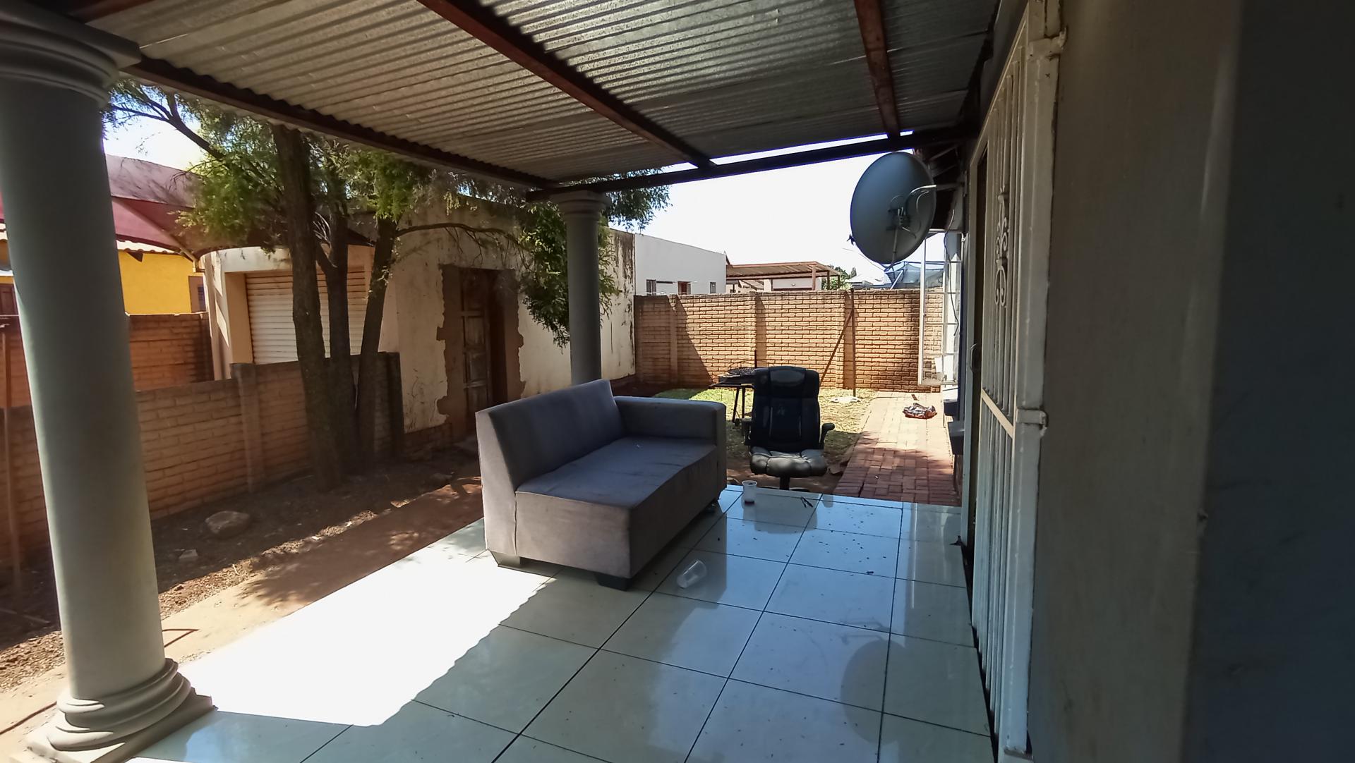 Patio of property in Chantelle
