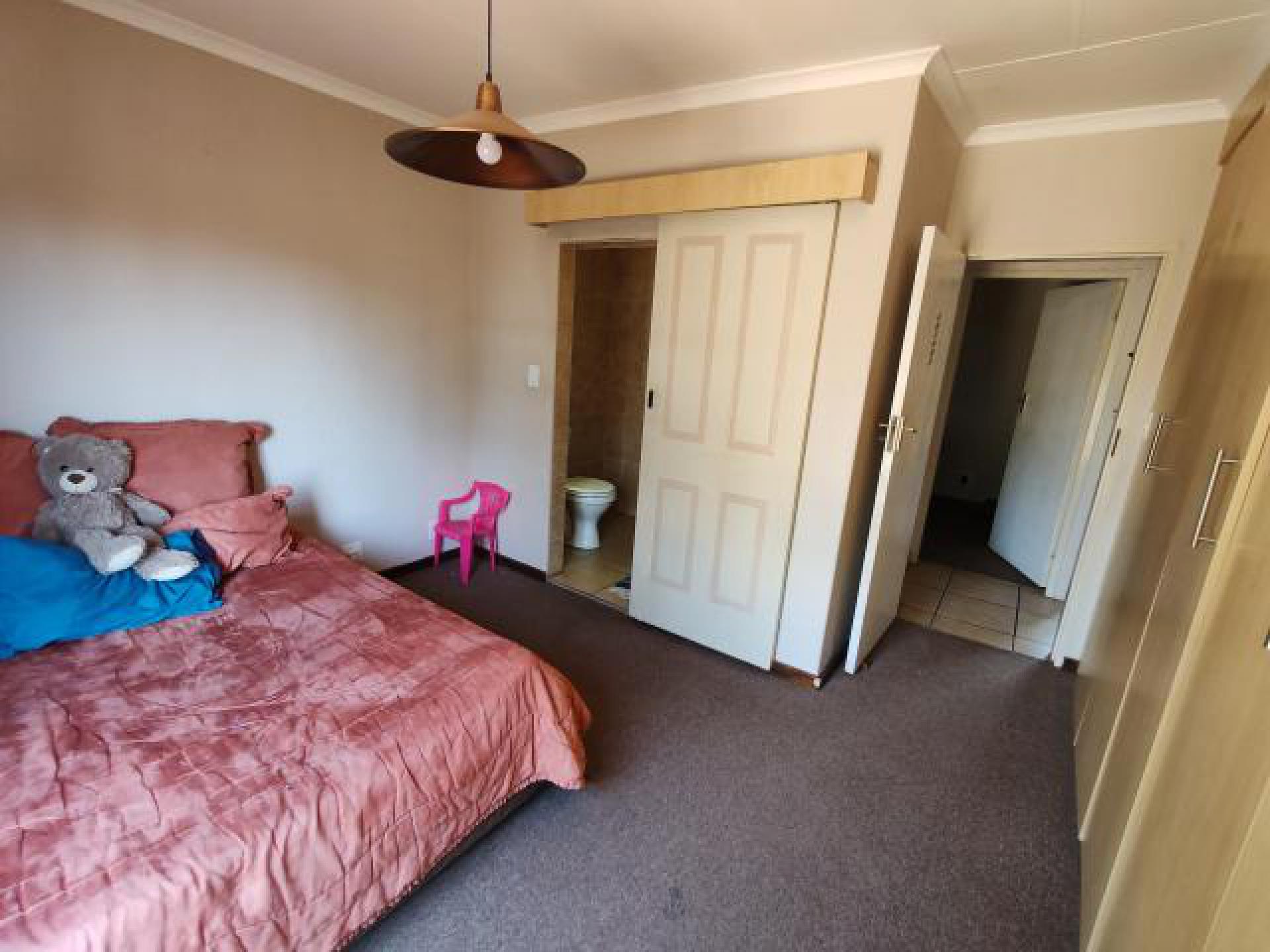 Bed Room 2 - 16 square meters of property in Heatherview