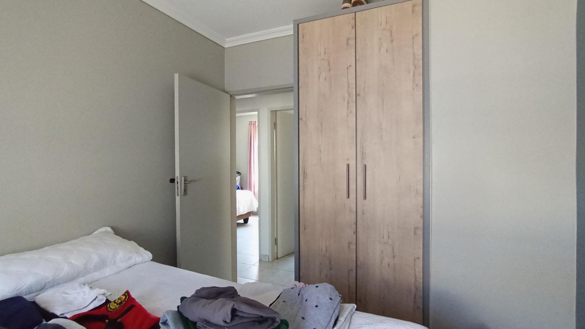 Bed Room 2 - 10 square meters of property in Lotus Gardens