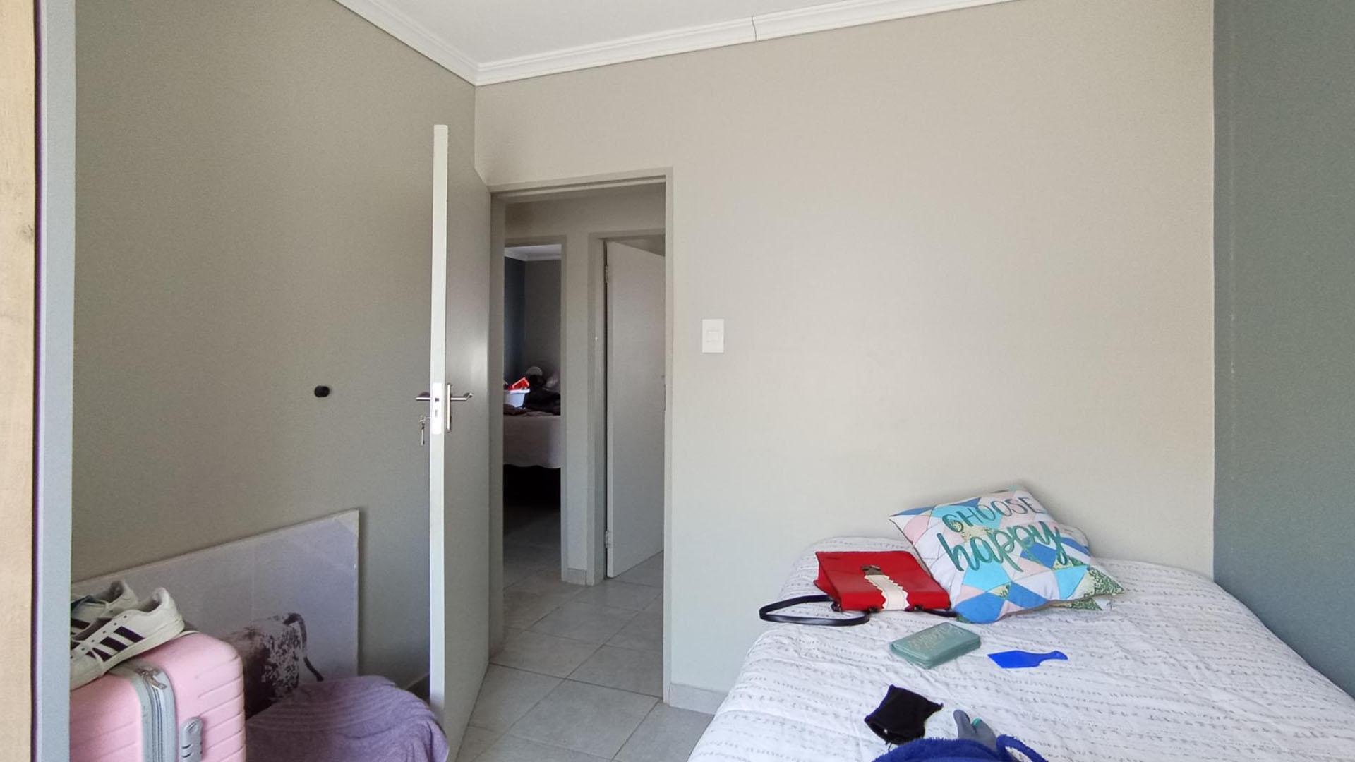 Bed Room 1 - 8 square meters of property in Lotus Gardens