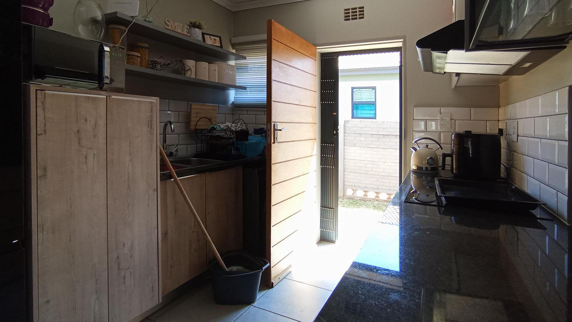 Kitchen - 8 square meters of property in Lotus Gardens