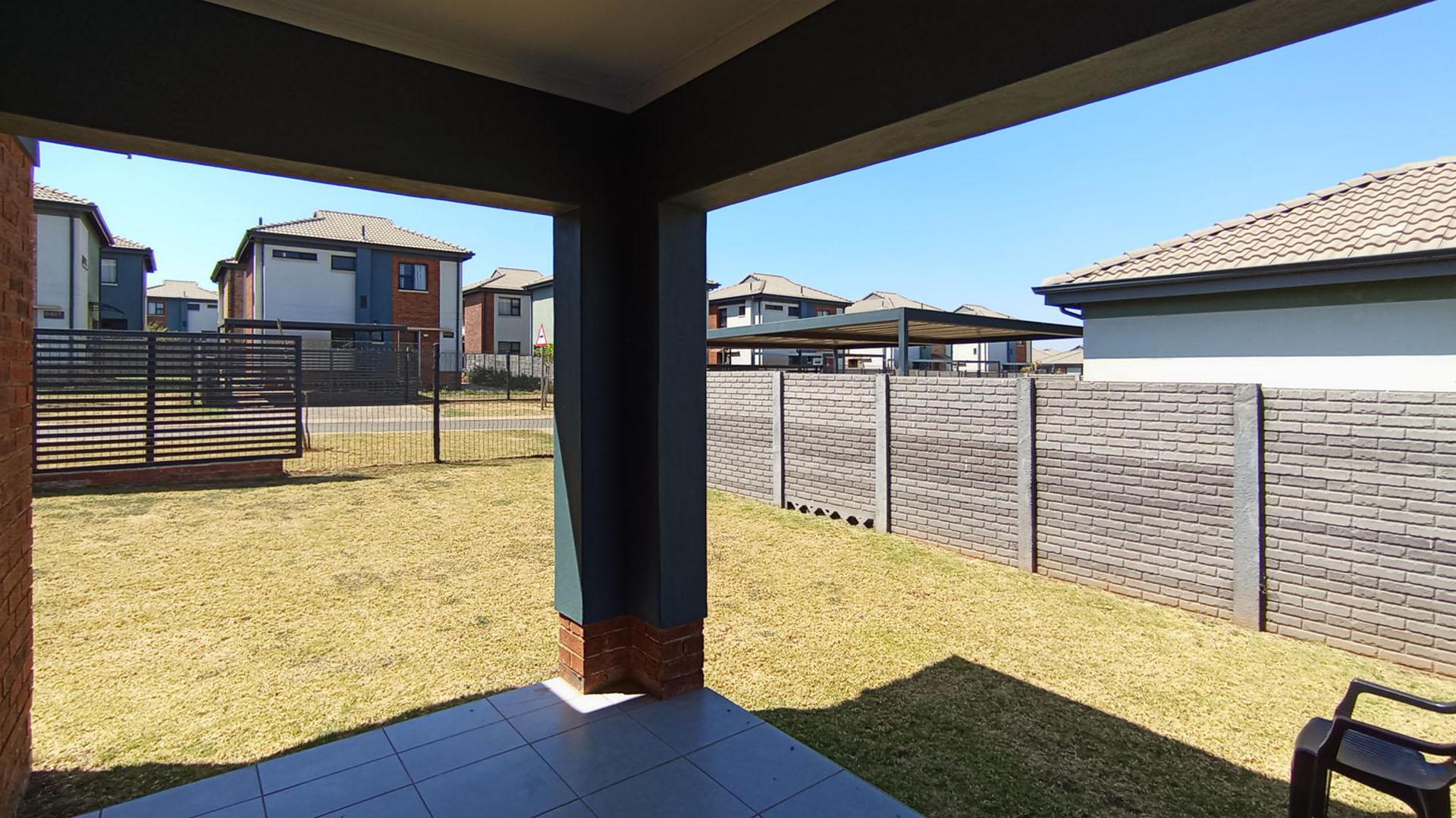 Patio - 10 square meters of property in Lotus Gardens
