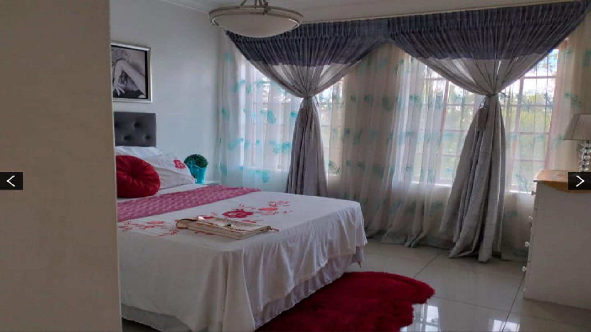 Bed Room 1 of property in Valley View Estate