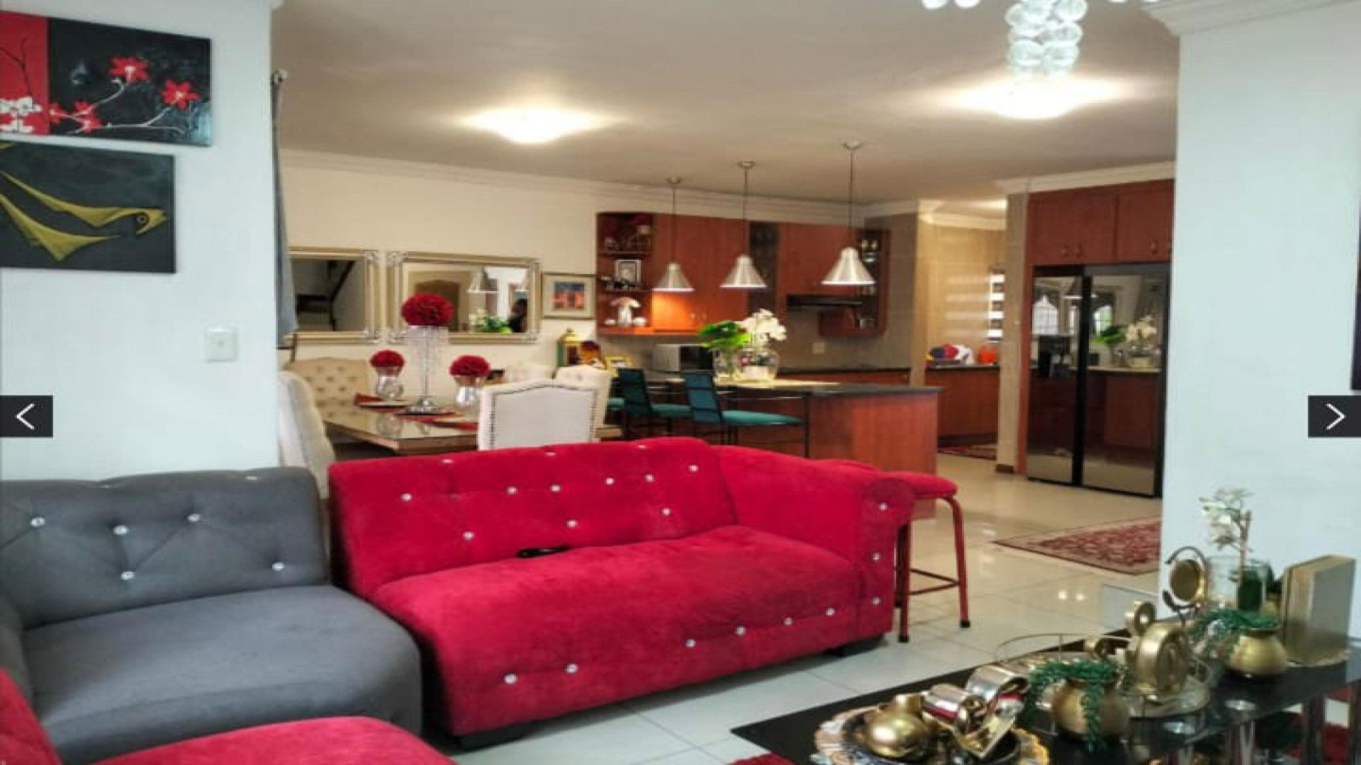 Lounges of property in Valley View Estate