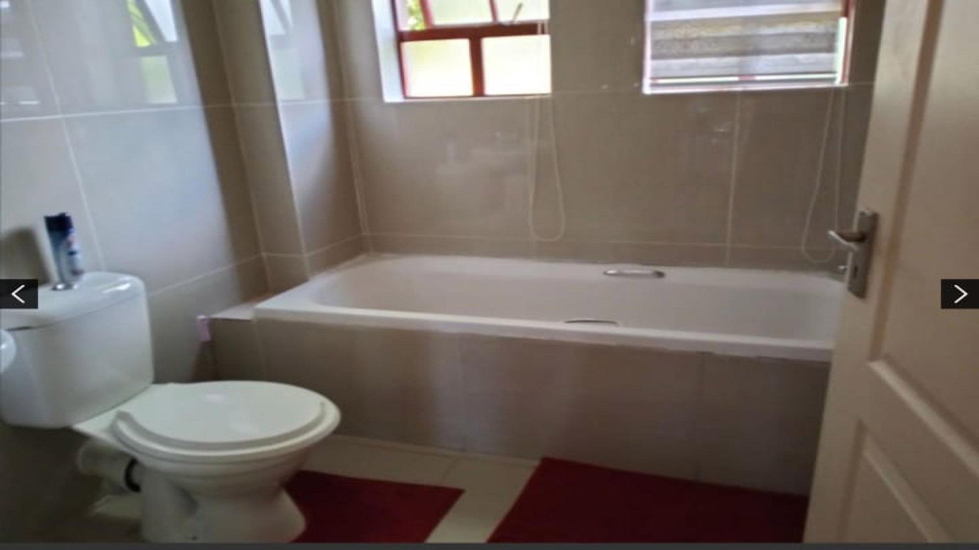 Bathroom 2 of property in Valley View Estate